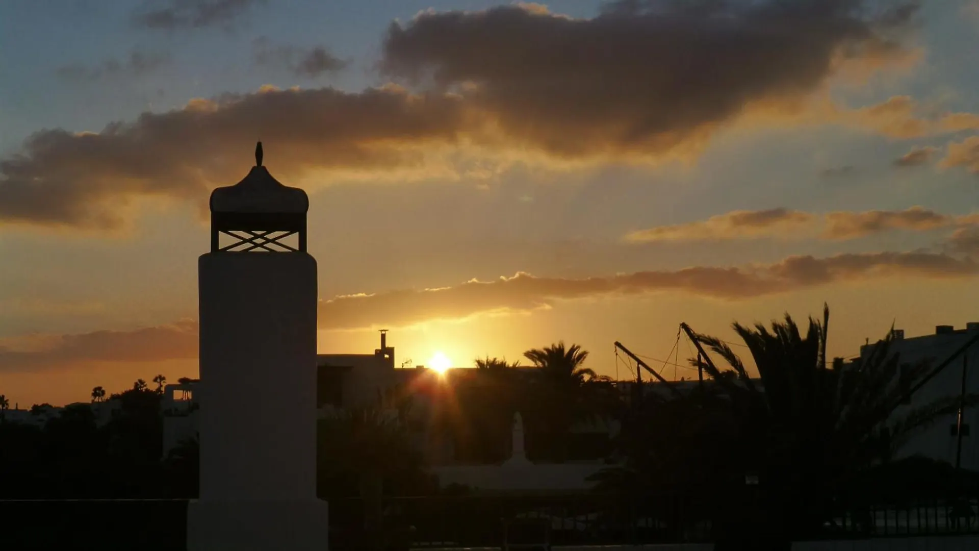 Lanzarote Beachfront Apartment On Las Cucharas Beach With A Sea View Costa Teguise 0*,